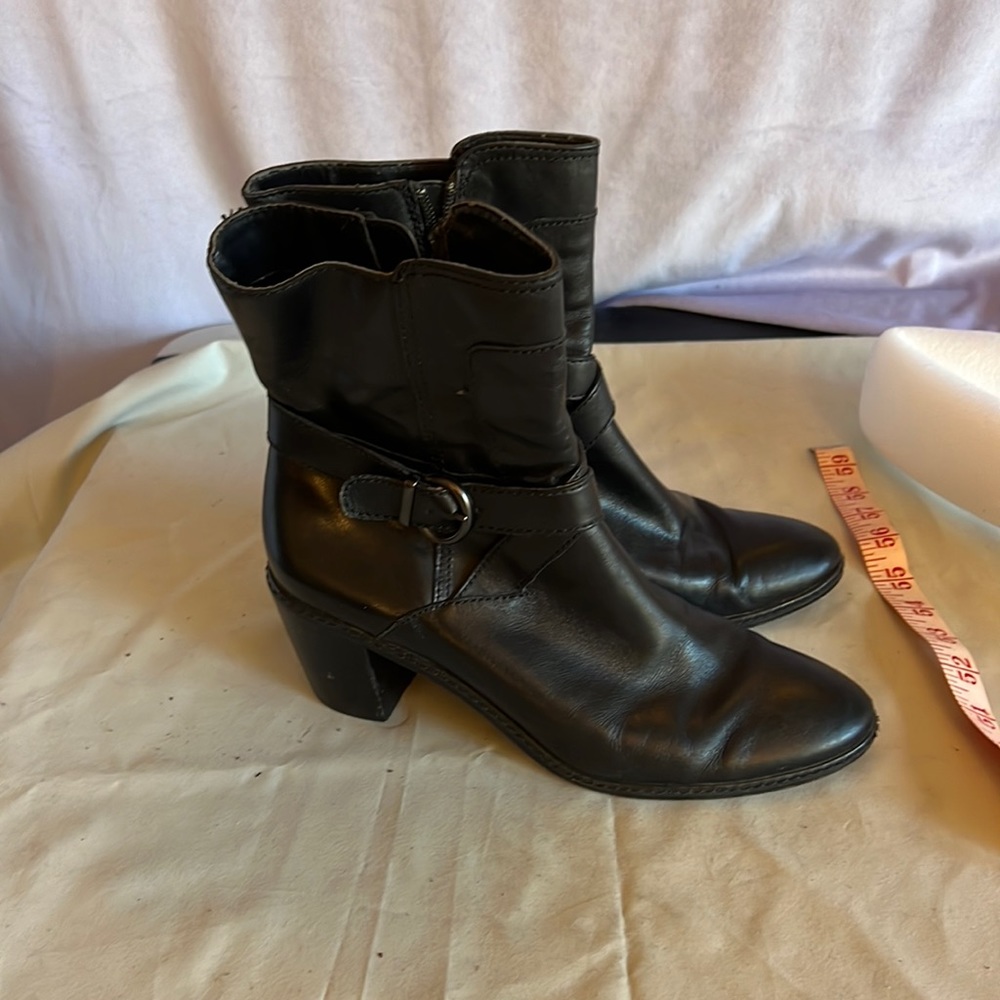 Joanne and David ankle boot with buckle and inside zip dark black size 7 1/2